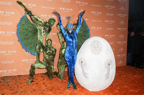 Heidi Klum felt very naked inpeacock Halloween costume